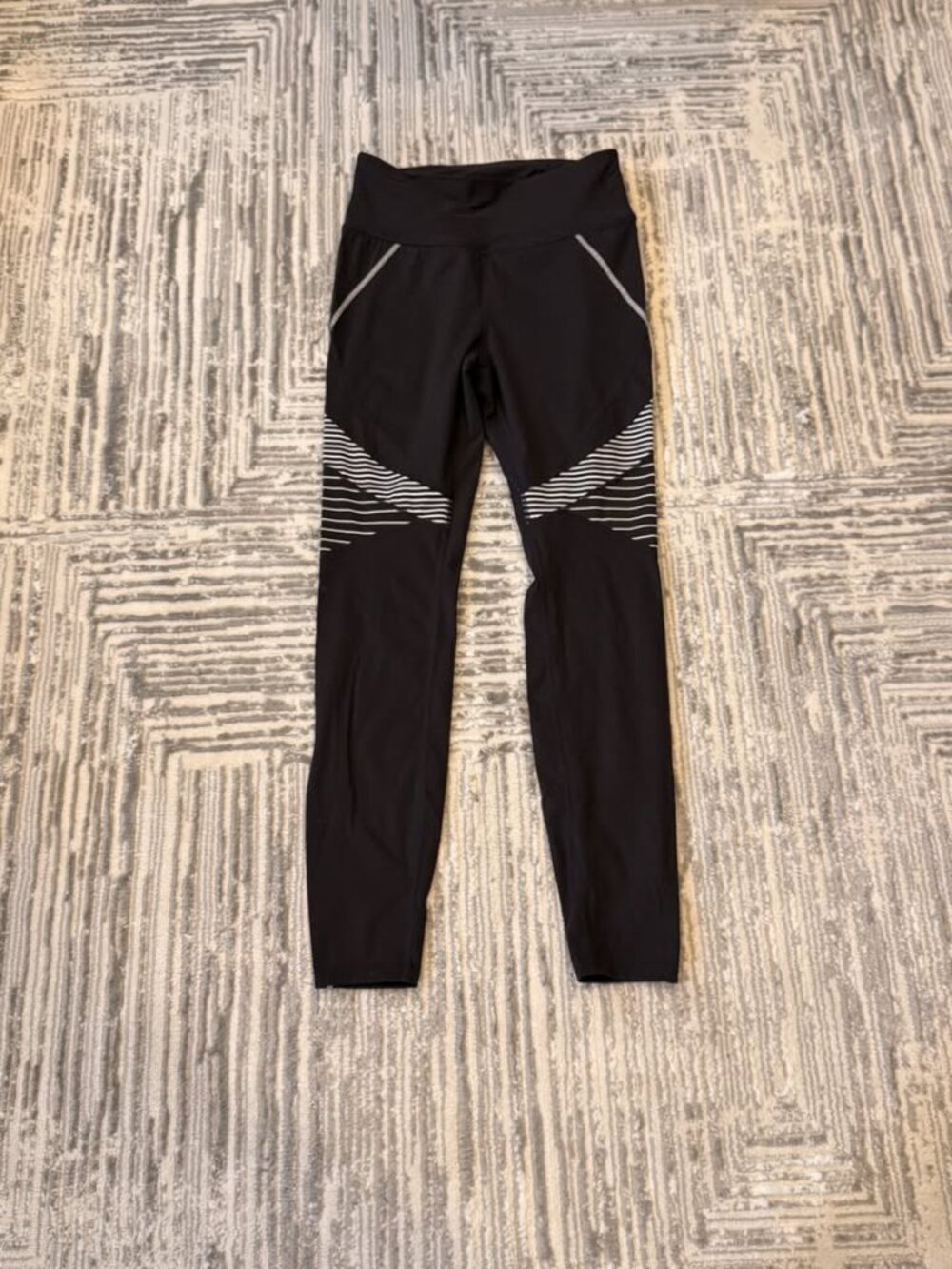 NEW Avia women's small 4-6 black/white leggings